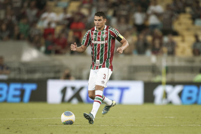 Thiago Silva se irrita com pergunta sobre Felipe Melo e minimiza discussão