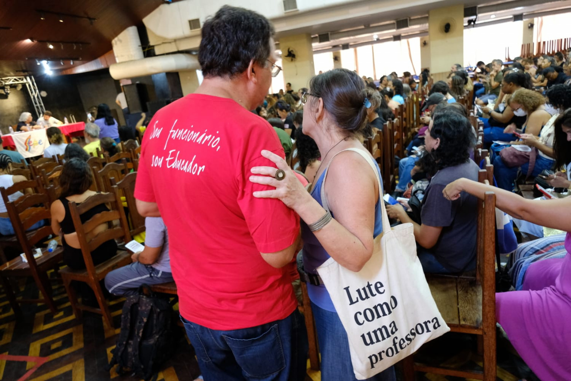 Professores encerraram greve em assembleia realizada no Club Municipal, na Tijuca - Pedro Teixeira / Agência O Dia