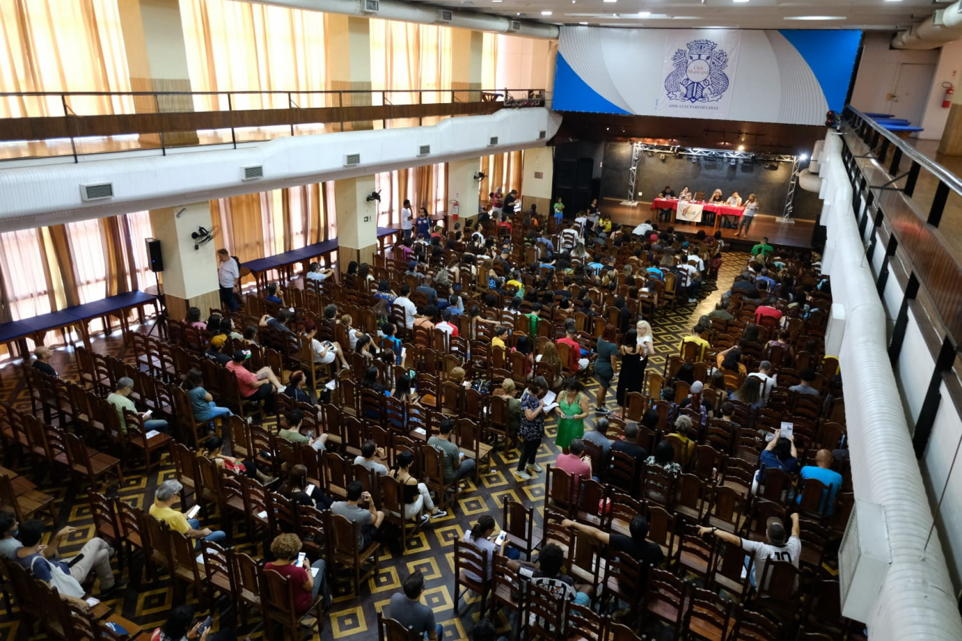 Professores encerram a greve em assembleia - Pedro Teixeira/ O DIA
