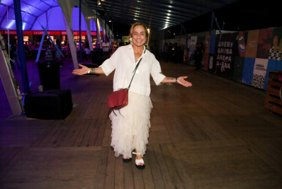 Cissa Guimarães, Eduardo Moscovis e mais estrelas prestigiam show de Xande de Pilares no Rio