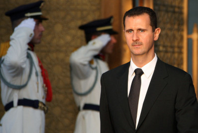 Assad foge da Síria após rebeldes tomarem Damasco