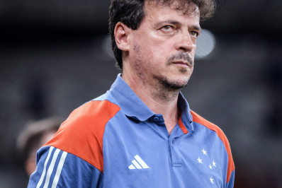 Diniz se irrita com notícia de possível demissão do Cruzeiro: 'Desrespeitado'