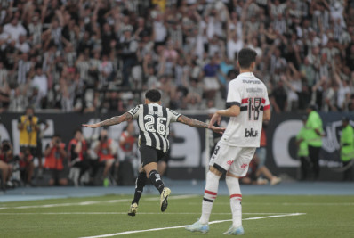 Gregore dá volta por cima no Botafogo e retribui força do elenco: 'Corri por eles'