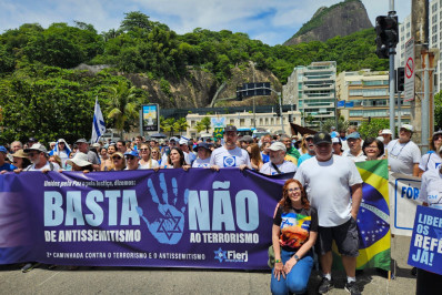 Manifestação na orla do Leblon pede fim do antissemitismo e de atos terroristas