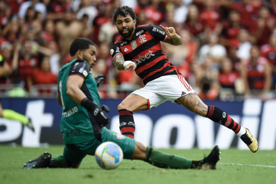 Gabigol marca na despedida, mas Flamengo apenas empata com o Vitória