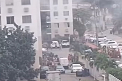 Incêndio atinge apartamento no Anil