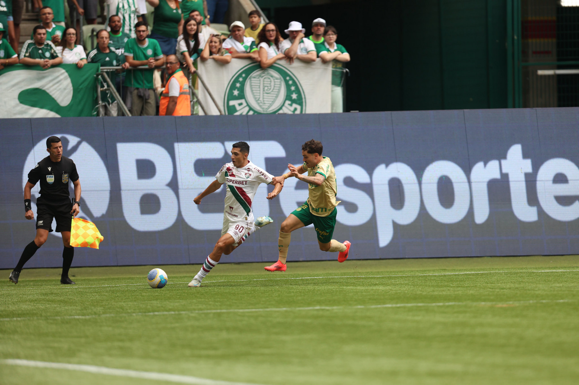 Kevin Serna, do Fluminense, em ação no jogo contra o Palmeiras - Marcelo Gonçalves/Fluminense FC