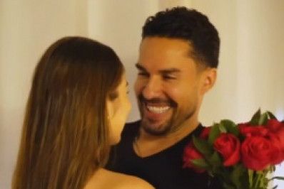 Ex-BBB Bil Araújo anuncia noivado com Adriana Yanca