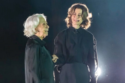 Fernanda Montenegro celebra indicação de Fernanda Torres ao Globo de Ouro