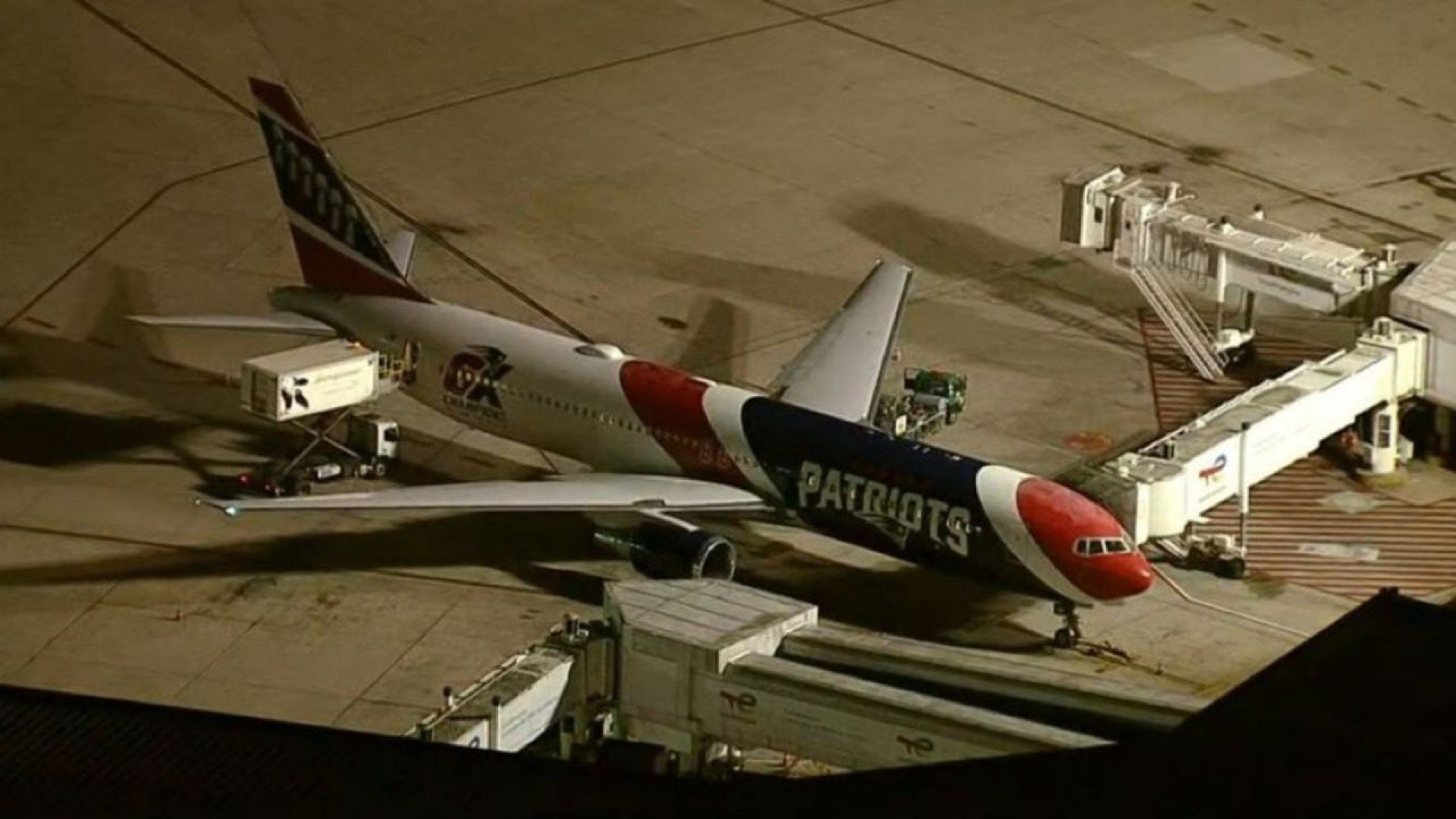 Avião da franquia de NFL New England Patriots foi emprestado ao Botafogo para a viagem ao Catar - Reprodução de TV / SporTV