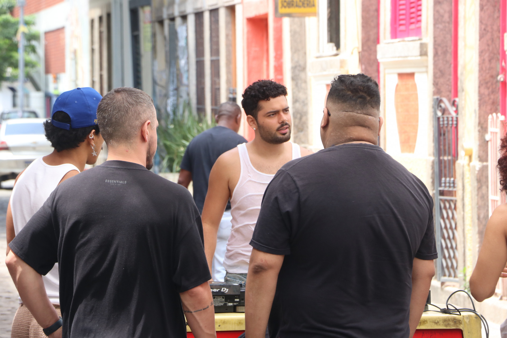 Pedro Sampaio grava clipe no Centro do Rio
 - Agnews