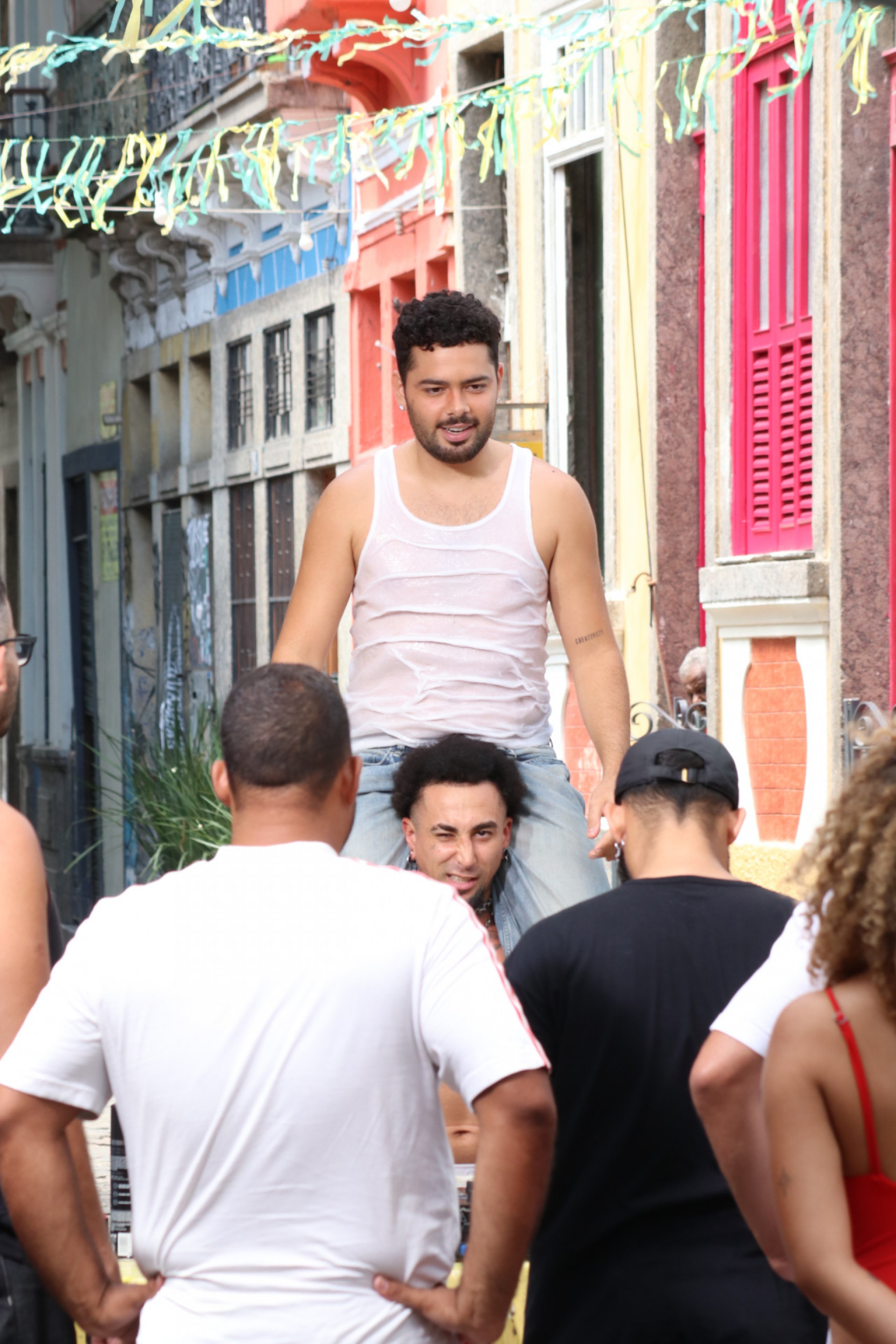 Pedro Sampaio grava clipe no Centro do Rio
 - Agnews