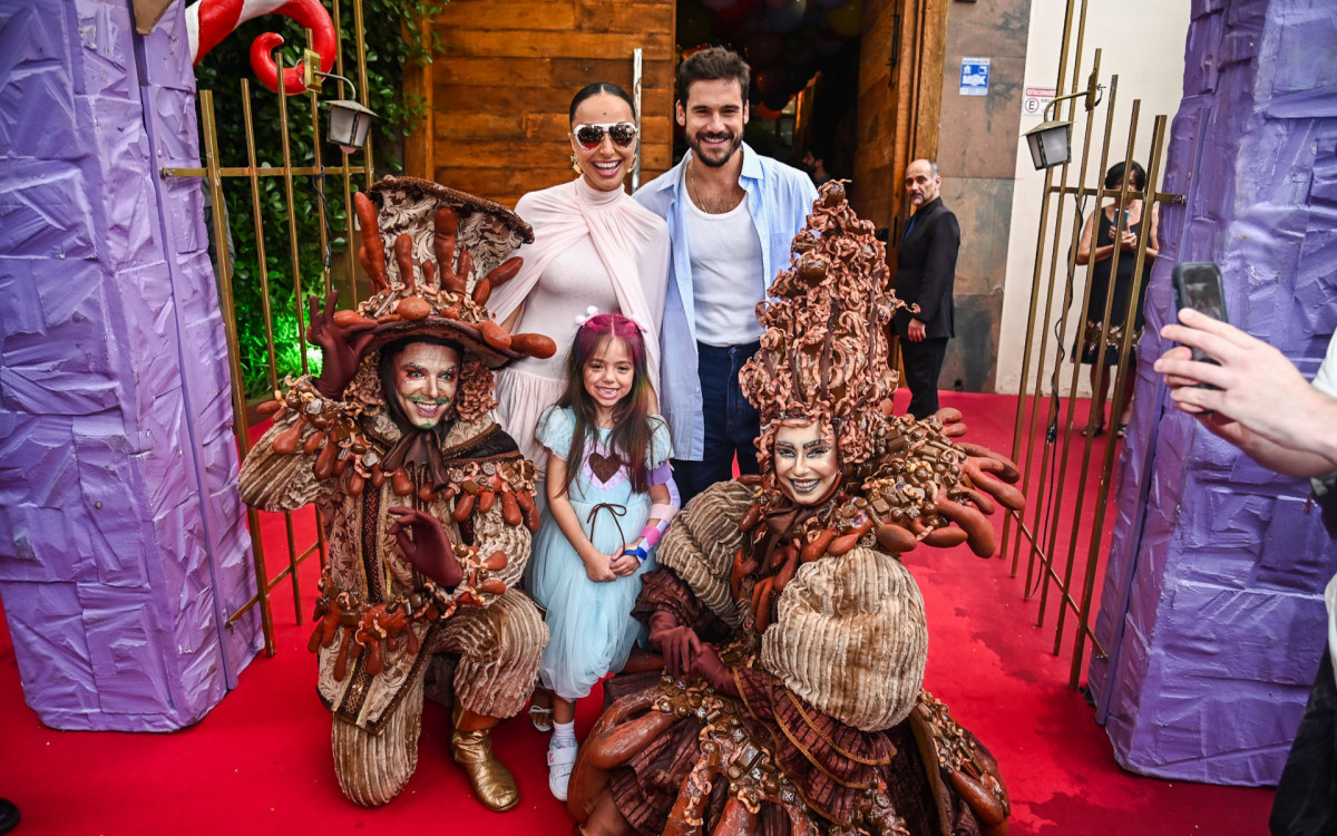 Sabrina Sato, Nicolas Prattes e Zoe - Marcelo Sá Barretto/Ag.News