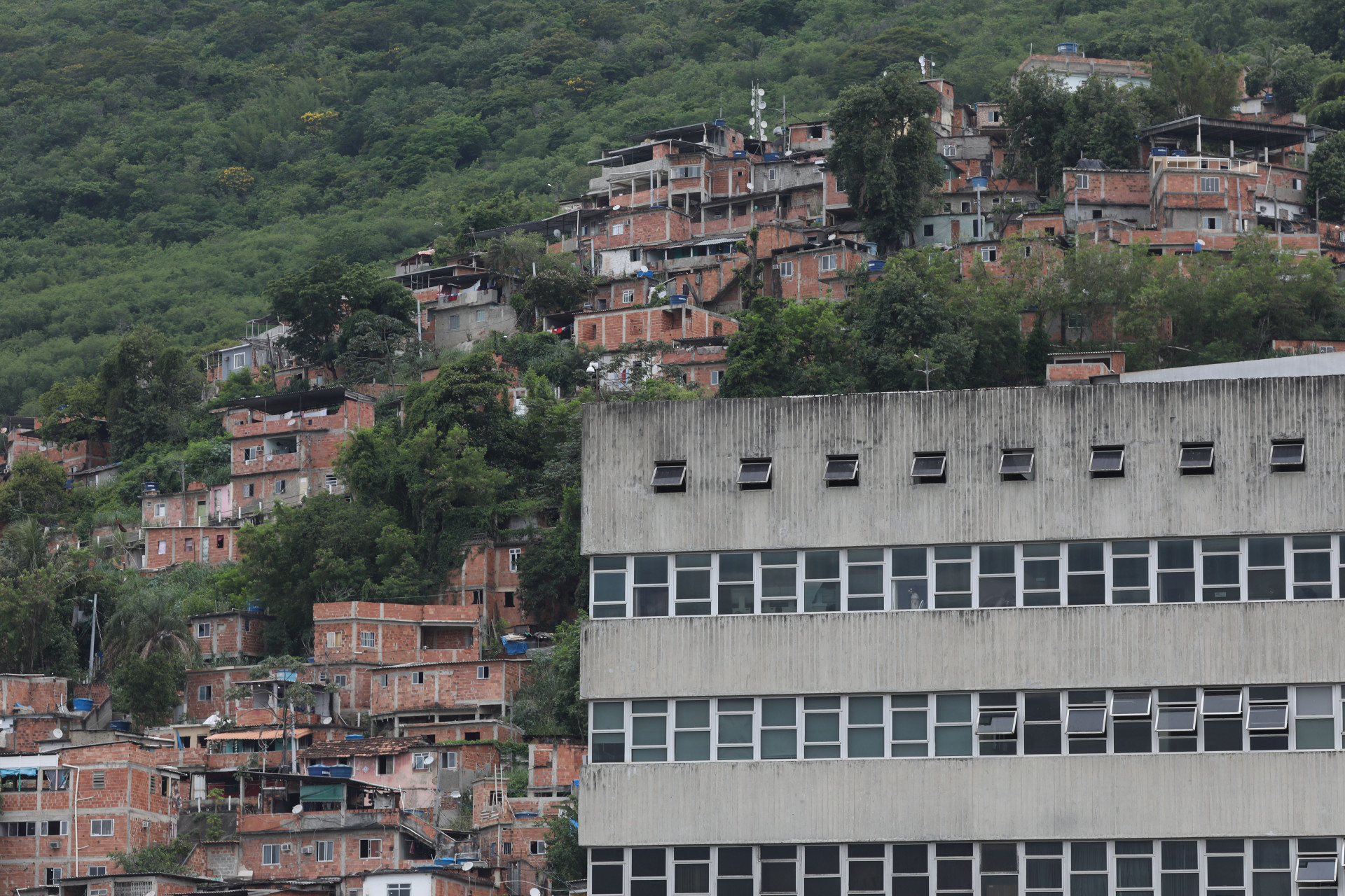 Hospital Naval Marcílio Dias fica próximo ao Complexo do Lins, formado por 16 comunidades - Pedro Teixeira/Agência O Dia