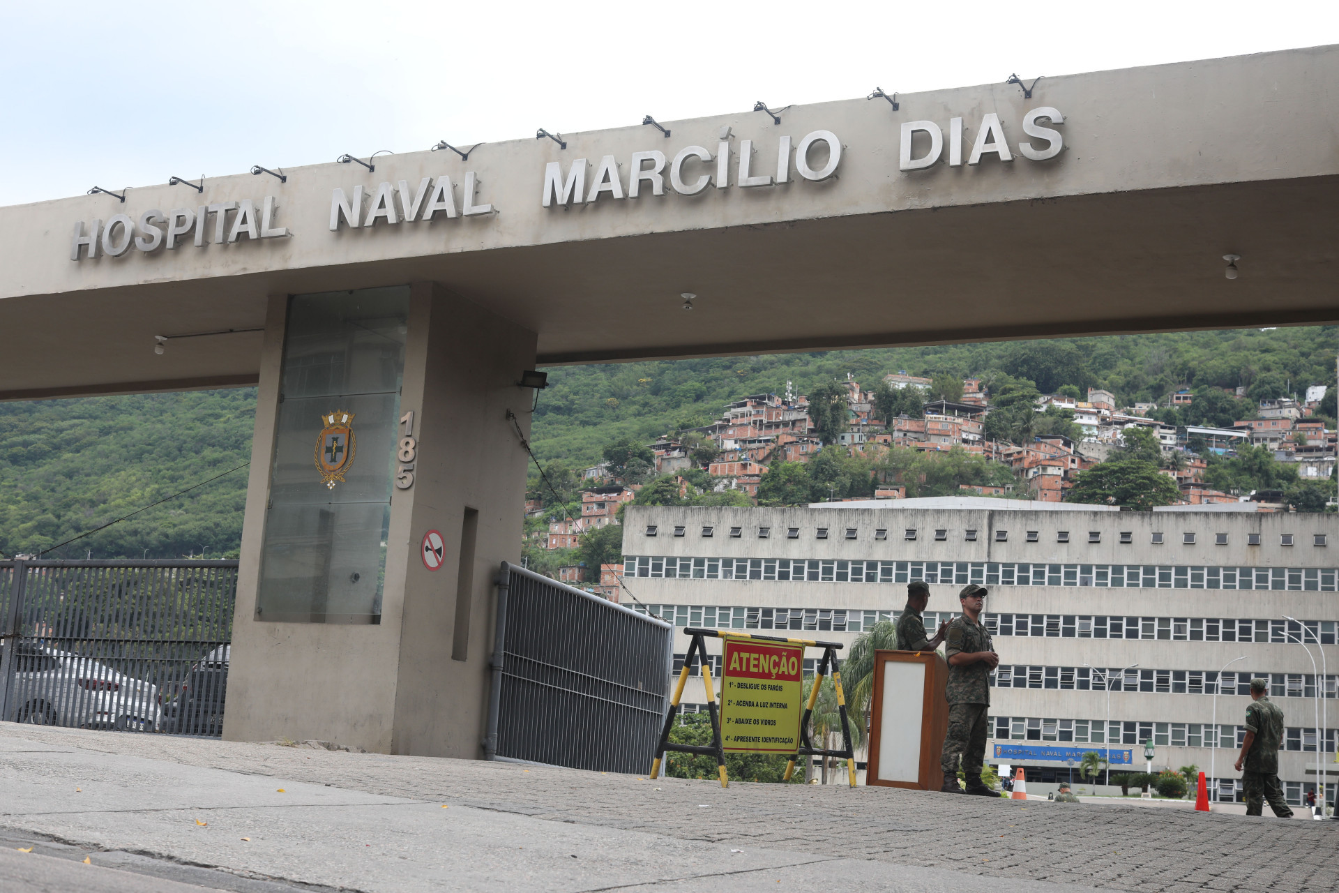 Hospital Naval Marcílio Dias fica próximo ao Complexo do Lins, formado por 16 comunidades - Pedro Teixeira/Agência O Dia