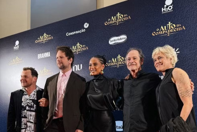 Taís Araújo divulga fotos da première de 'O Auto da Compadecida 2'