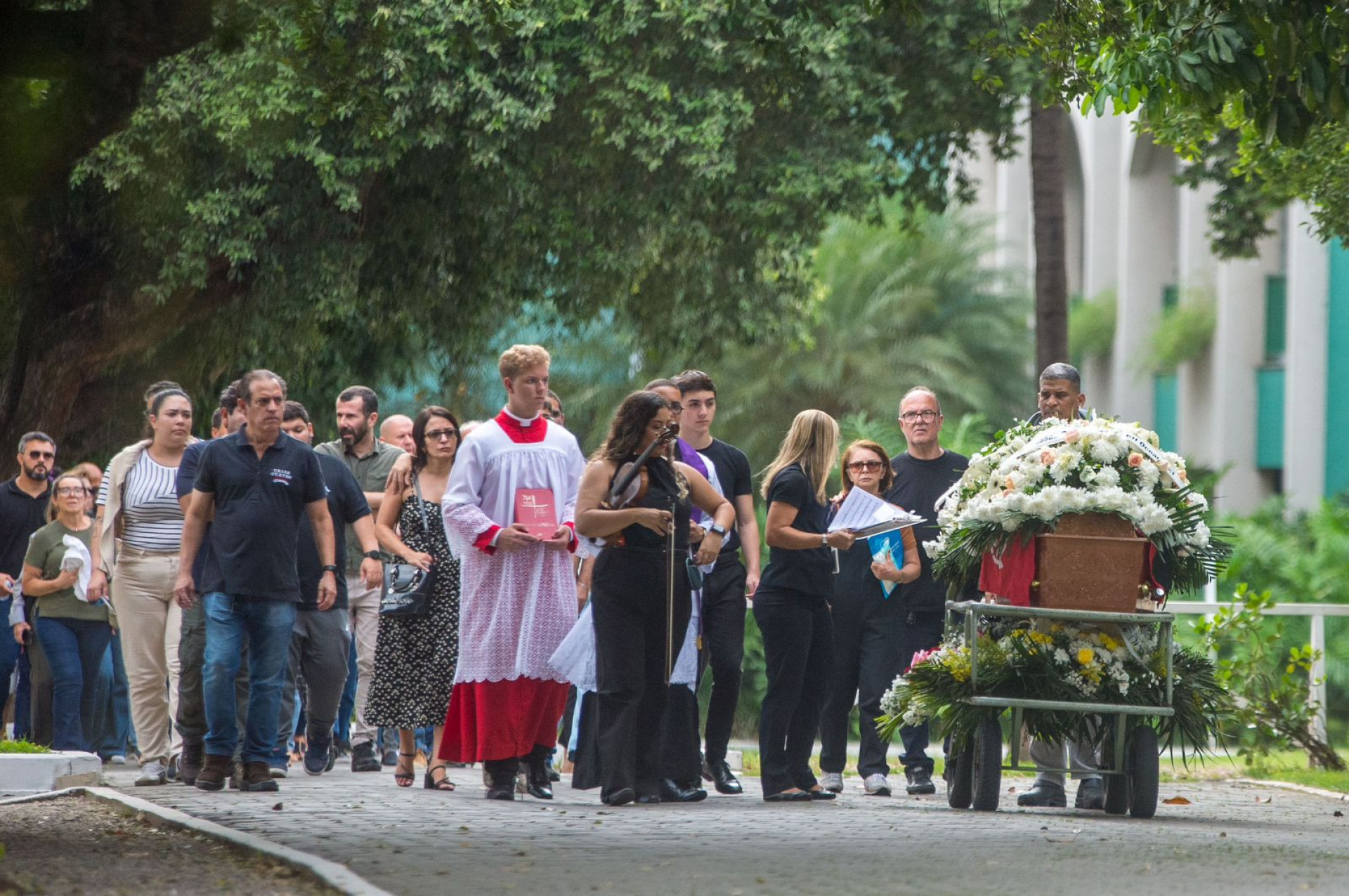Amigos e familiares se despedem de Steve Nascimento - Armando Paiva / Agência O Dia