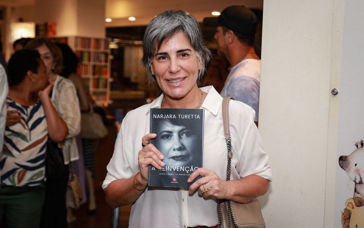 Gloria Pires prestigia lançamento do livro da amiga, Narjara Turetta