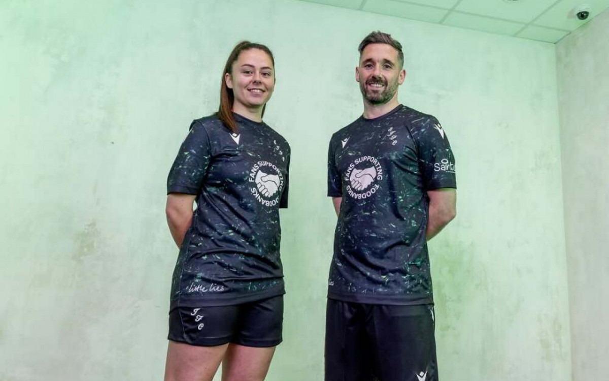 Terceira camisa do St Johnstone é inspirada em vestido de Taylor Swift