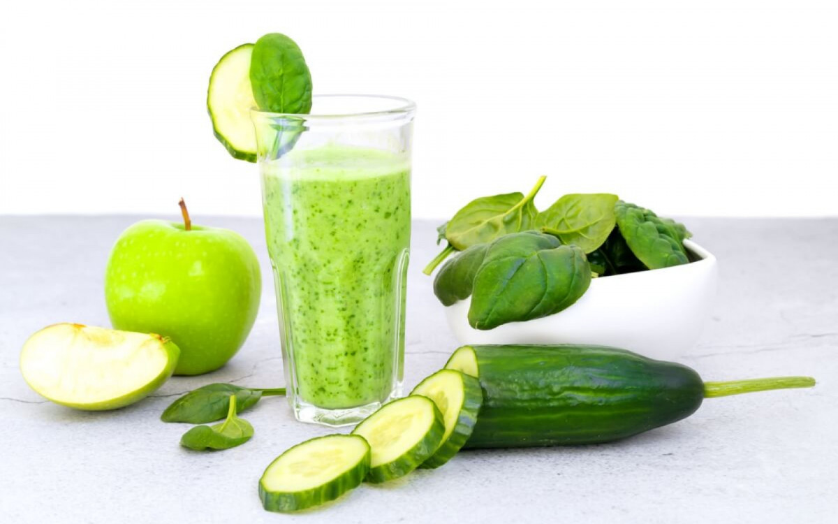 Suco verde para dar energia (Imagem: SvetlanaParnikova | Shutterstock) 