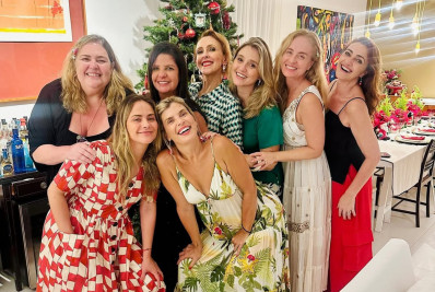 Angélica reencontra angelicats em confraternização de fim de ano