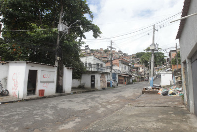 Intenso tiroteio volta a assustar moradores do Morro dos Macacos