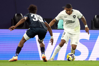 Júnior Santos lamenta fim de 'sonho' mas exalta temporada do Botafogo