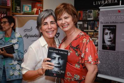 Gloria Pires prestigia lançamento do livro de Narjara Turetta