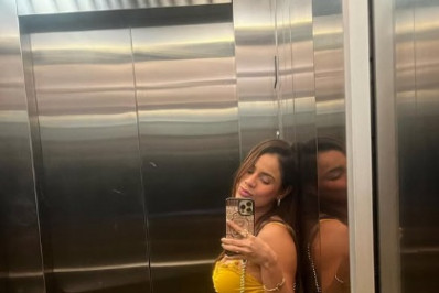 Lexa exibe barriguinha da primeira gestação em selfie no espelho