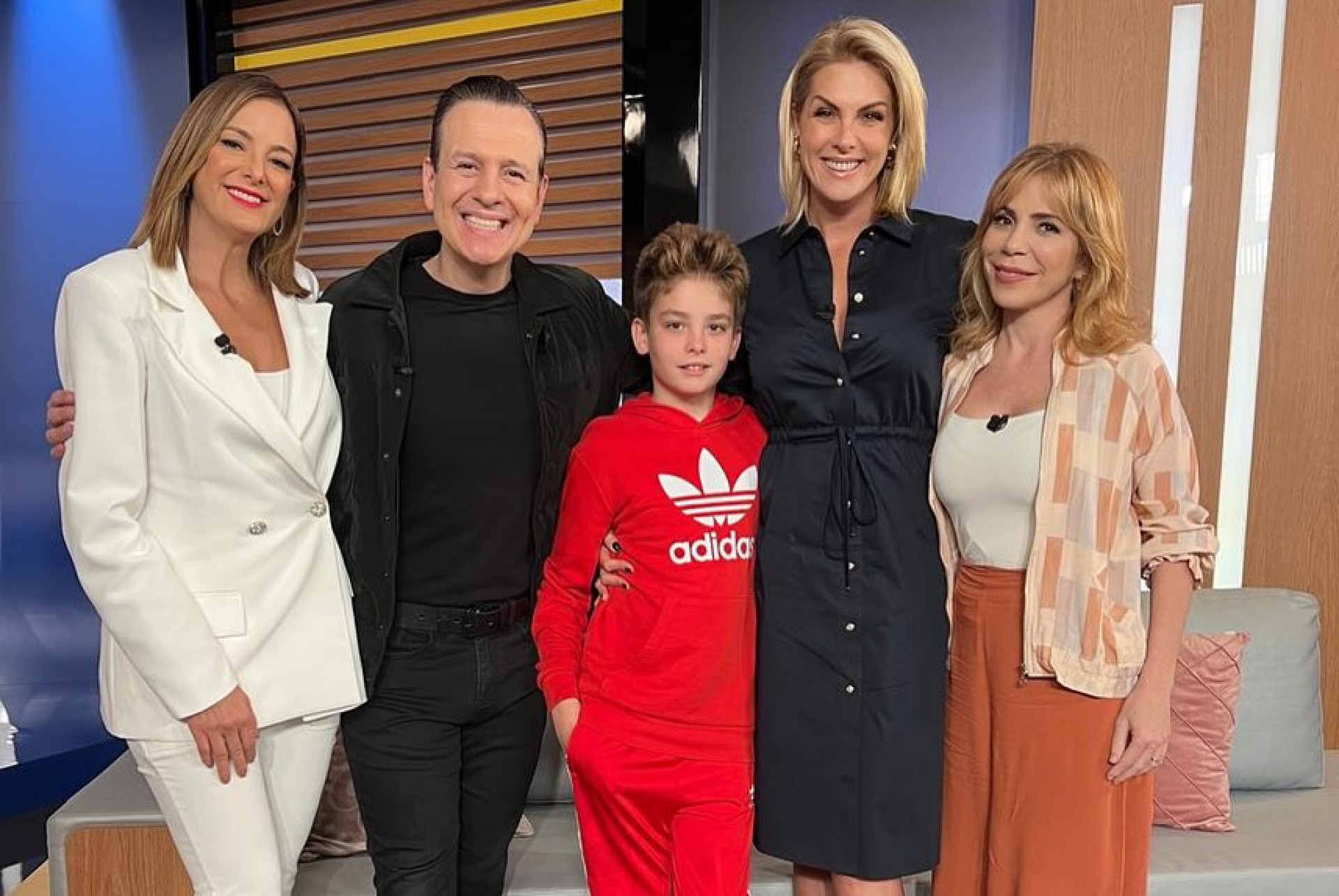 Ana Hickmann renova com a Record e compartilha memórias na emissora - Reprodução / Instagram