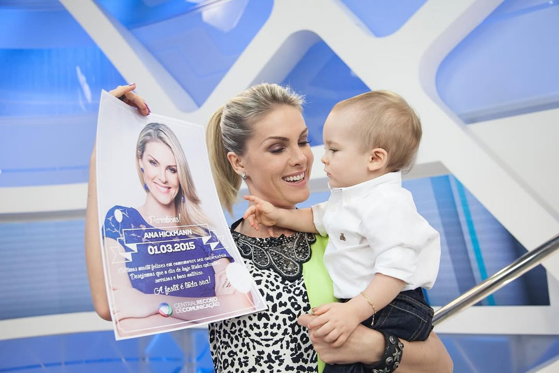 Ana Hickmann renova com a Record e compartilha memórias na emissora - Reprodução / Instagram