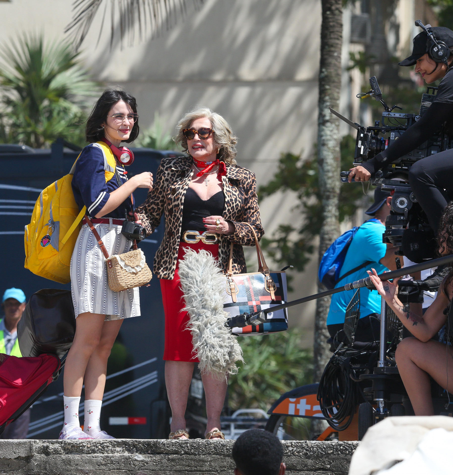 Susana Vieira e Valentina Herszage gravam na praia do Leblon  - Andre_Freitas
