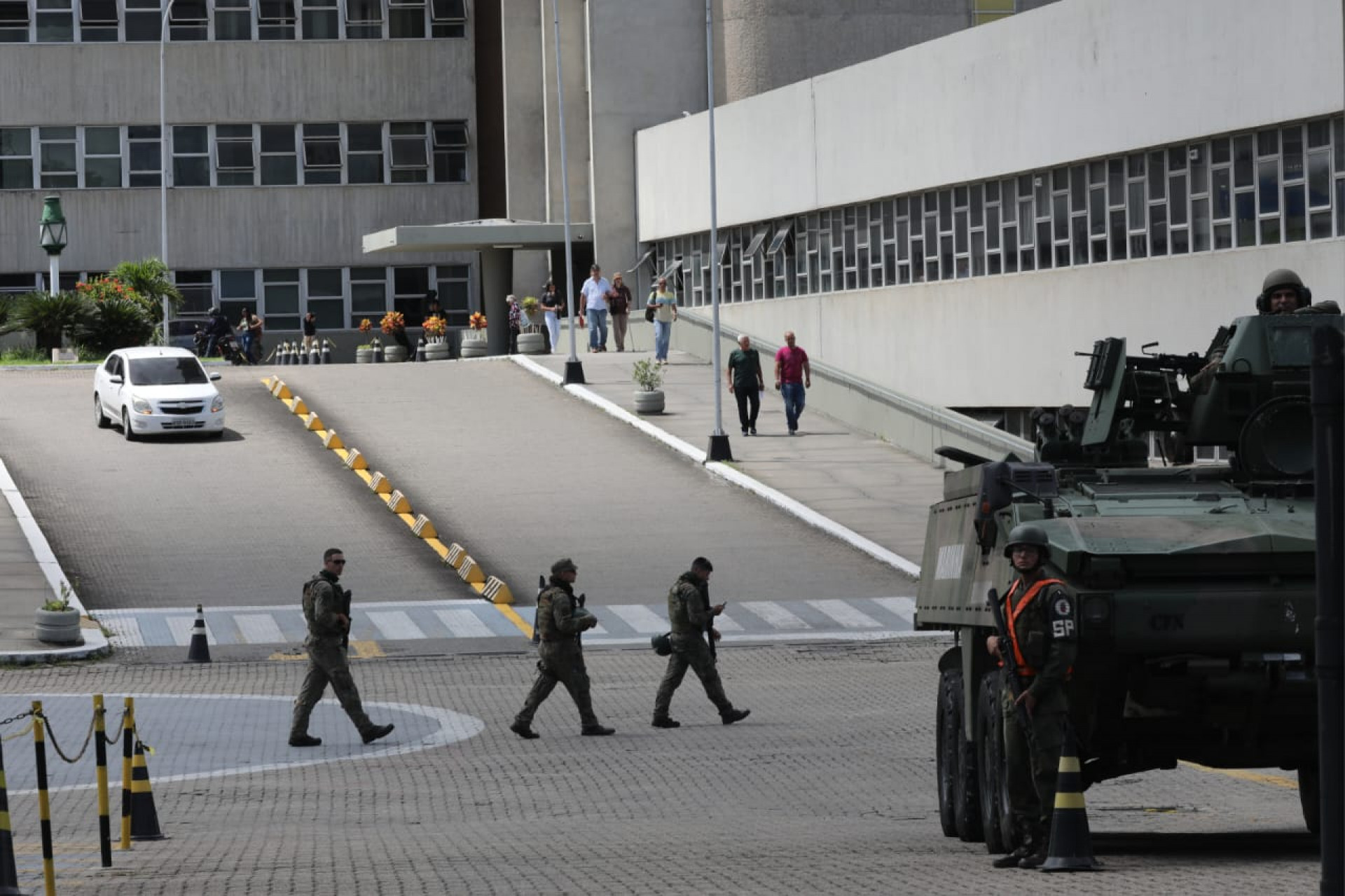 Militares iniciam opera&ccedil;&atilde;o no Hospital Marc&iacute;lio Dias, no Lins de Vasconcelos - Pedro Teixeira/ Ag&ecirc;ncia O DIA