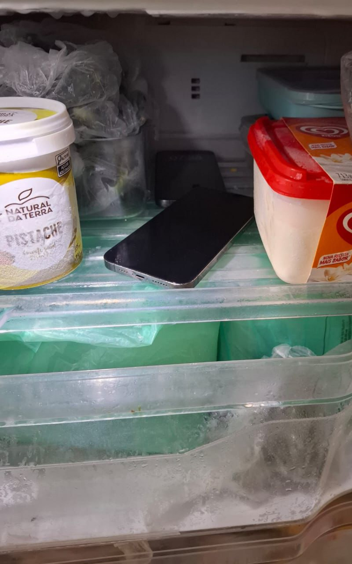 Celulares apreendidos no freezer do prefeito eleito de Caxias, Netinho Reis - Divulga&ccedil;&atilde;o / Pol&iacute;cia Federal