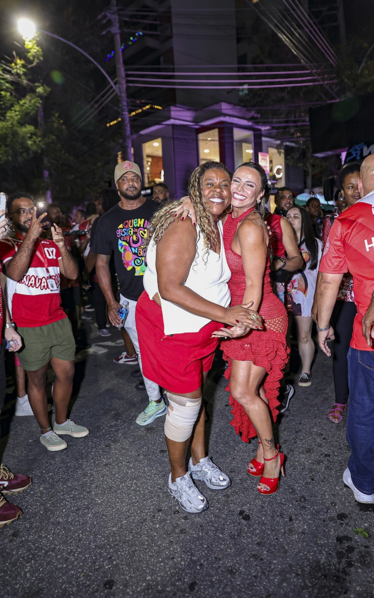 Cacau Protásio  e Viviane Araújo