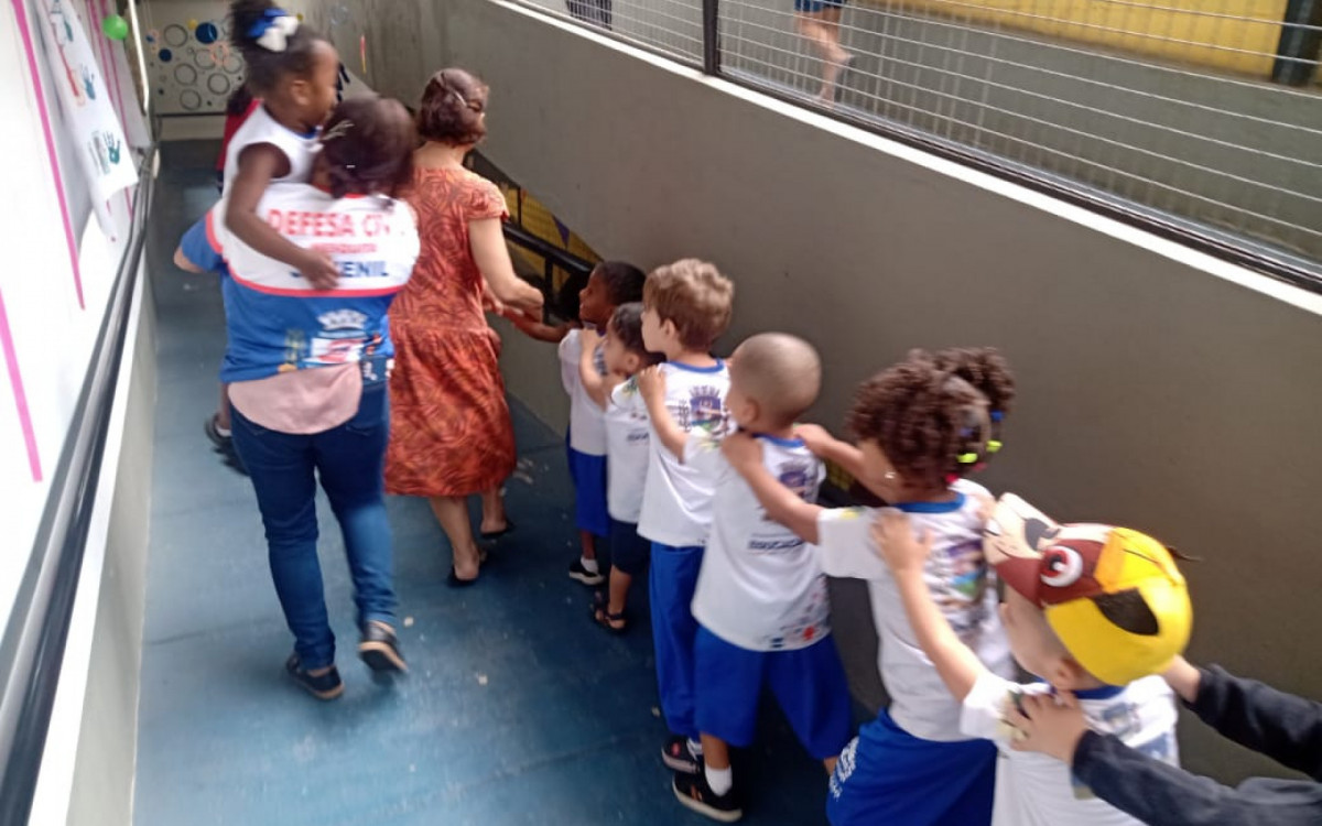 Defesa Civil de Mesquita realiza simulado de evacuação