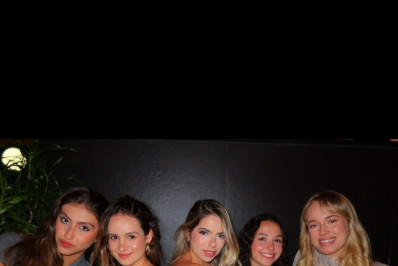 Namorada de Gabriel O Pensador, faz 24 anos e posta de chamego com o cantor