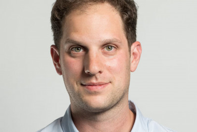 Jornalista americano libertado pela Rússia escreve sobre responsáveis por sua detenção