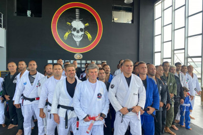 Ministro do STF, Luiz Fux ministra seminário de Jiu-Jitsu para policiais do BOPE e jovens da Maré