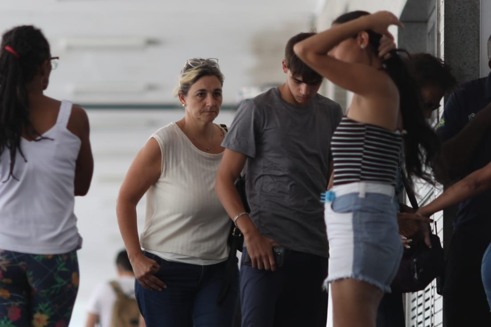 Familiares e amigos visitaram Gaston, no Hospital Souza Aguiar, nesta sexta-feira - Pedro Teixeira / Agência O Dia