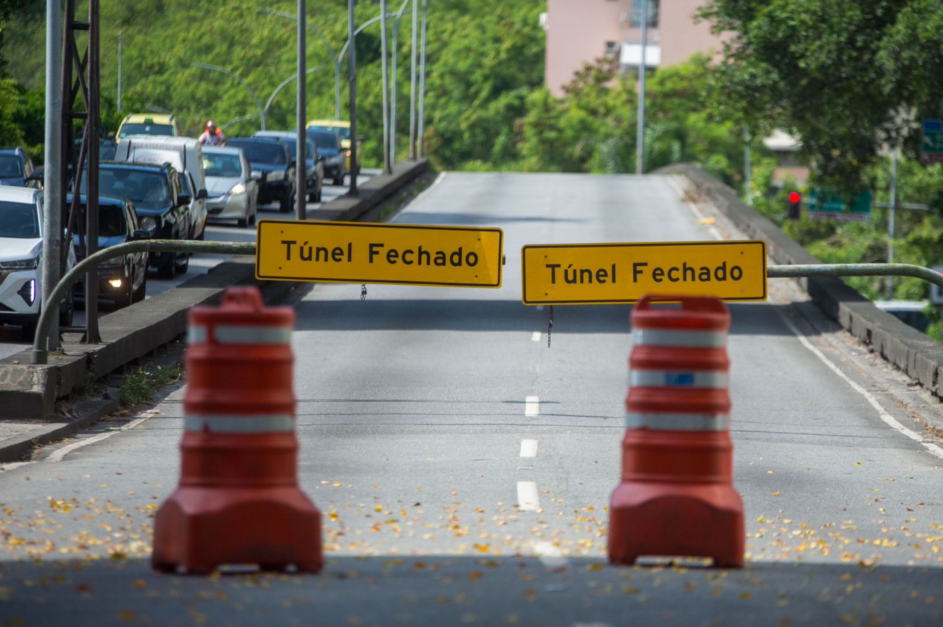 Queda de estrutura causou fechamento do sentido Centro do Túnel Santa Bárbara - Armando Paiva / Agência O Dia