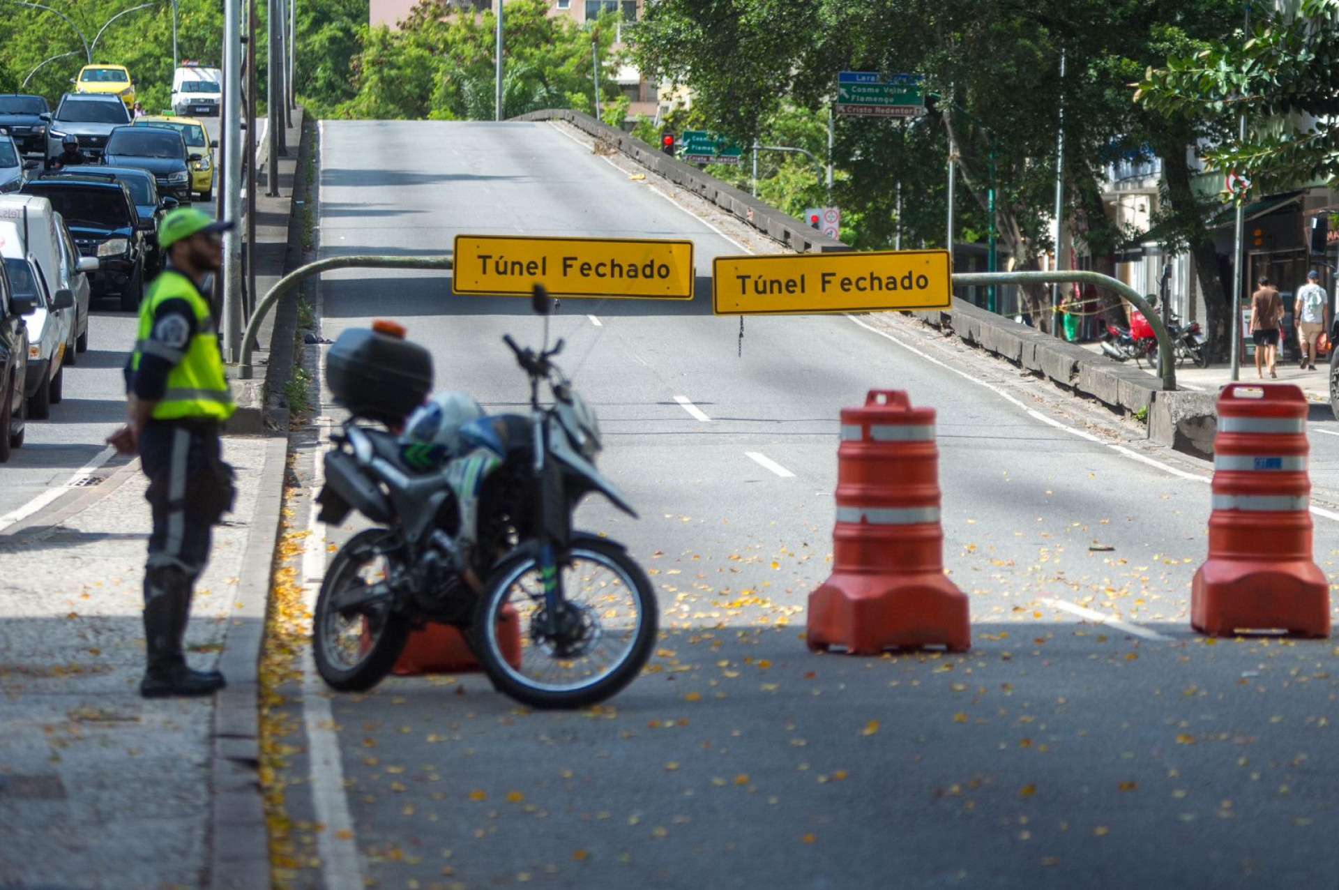 Queda de estrutura causou fechamento do sentido Centro do Túnel Santa Bárbara - Armando Paiva / Agência O Dia
