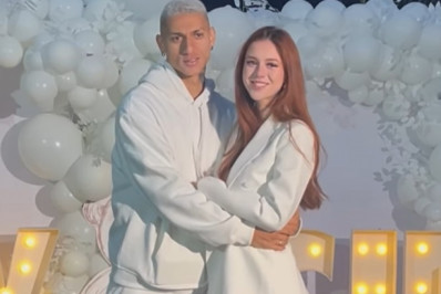 Richarlison e Amanda Araujo anunciam sexo do primeiro filho