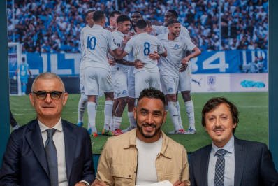 Payet, do Vasco, recebe homenagem antes de jogo do Olympique de Marselha