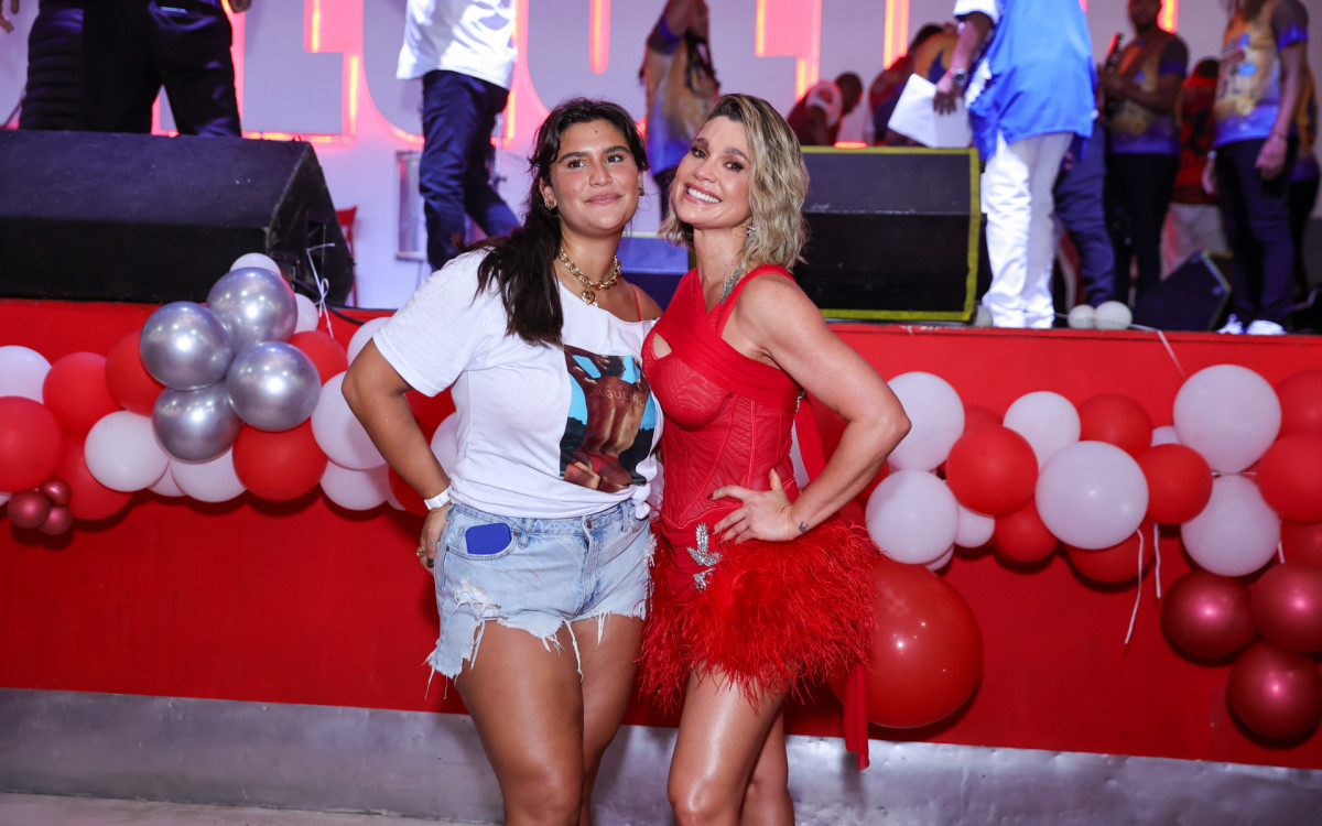  Giulia Costa e a mãe, Flávia Alessandra