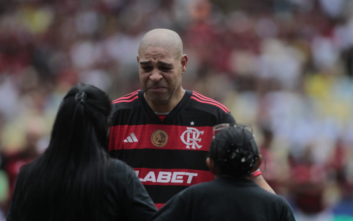 Adriano se despediu do futebol no Maracanã