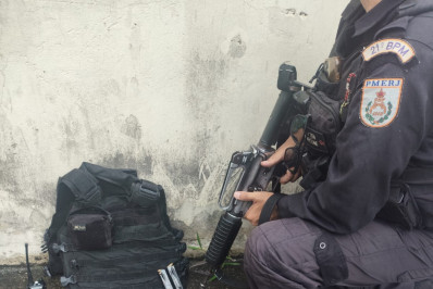 Polícia Militar prende homem com pistola em São João de Meriti