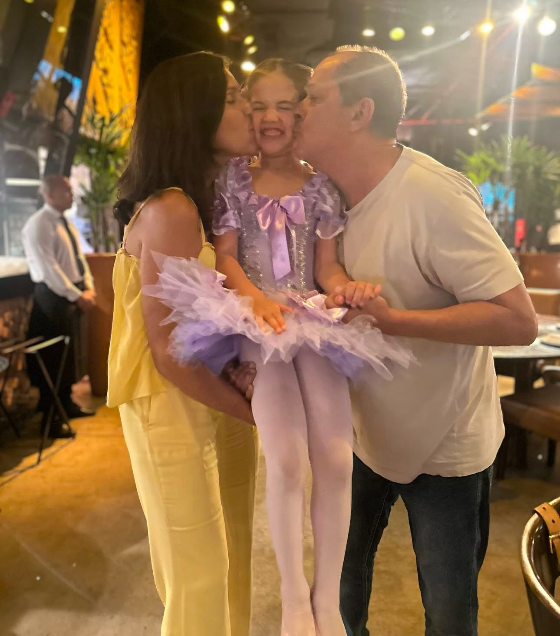 Bella com os avós, Mariza Freixo e José Loreto Prestes - Reprodução Instagram