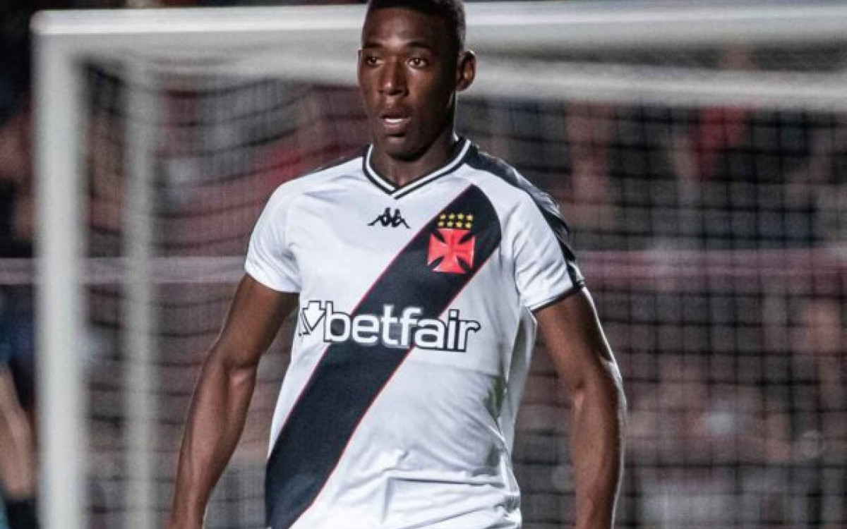 Athletico formaliza proposta por Léo, do Vasco