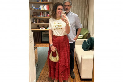 William Bonner posa em clique romântico com a esposa ao celebrar 'Natal antecipado'